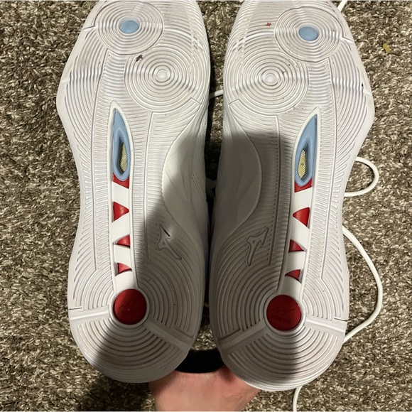 Mizuno size 13 volleyball shoes - Picture 3 of 4